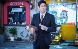 Yoon Kyun Sang Syok Lihat Kim Yoo Jung Pakai Kostum Kuda di 'Clean With Passion For Now'