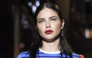 Pensiun dari Victoria's Secret, Adriana Lima Menangis di Runway
