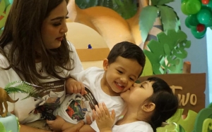 Sebagai Bentuk Kasih Sayang, Ciuman Bibir Arsy Putri Ashanty pada Adiknya Malah Tuai Kecaman 