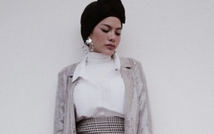 Unggah Foto Tanpa Hijab, Nikita Mirzani Dituding Hijrah Hanya untuk Caper pada Dipo Latief
