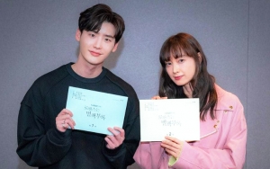'Romance Supplement' Rilis Sesi Baca Naskah, Visual Lee Jong Suk - Lee Na Young Disorot