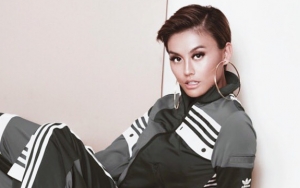Pamer Foto Seksi, Tato di Paha Agnes Monica Jadi Sorotan