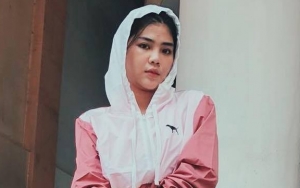 Numpang Foto ke Barbie Kumalasari cs, Keponakan Dewi Persik Disindir Artis Lain
