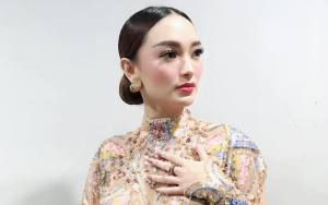Pamer Paha Mulus Saat Liburan, Zaskia Gotik Pilih Gembok Kolom Komentar