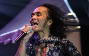 Tampang Sangar, Ternyata Kaka Slank Enggak Tegaan