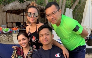 Ashanty Pamer Foto Keluarga Gembul, Kecantikan Aurel Hermansyah Jadi Sorotan