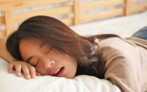 Kenali 7 Penyebab Seseorang Sering Ngiler Saat Tidur Sebelum Mengatasinya