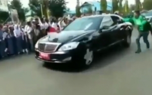Viral di Medsos, Video Pengemudi Ojol Terobos Rombongan Paspamres Demi Salami Presiden Jokowi