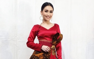 Kembali Unggah Foto Pernikahan Deepika Padukone, Ayu Ting Ting Digoda Netter