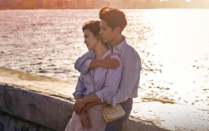 Tatapan Intens, Song Hye Kyo dan Park Bo Gum Nyaris Ciuman di Foto Adegan 'Encounter'