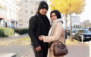 Batal Cerai dan Ajak Liburan Mewah, Charly Eks ST12 Kembali 'Lamar' Sang Istri di Eropa