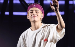 Iklan V BTS di Jepang Batal Tayang, Netter Acungi Jempol untuk Fans Tiongkok yang Pasang di Sini