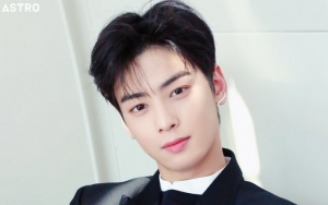 Imutnya Ekspresi Melongo Bayi Ini Lihat Cha Eunwoo di 'Let's Eat Dinner Together' 