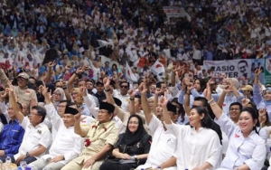 Bacakan Ikrar Relawan, Momen 'Cipika-Cipiki' Prabowo Subianto-Titiek Soeharto Buat Heboh