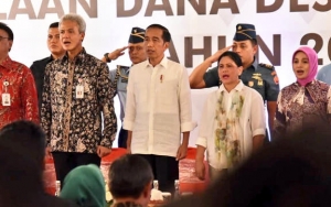 Mengaku Tak Punya Instagram, Potret Sederhana Ibu Negara Saat Minta Foto Bareng Wartawan Dipuji