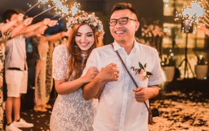 Unggah Foto Liburan, Gaya Bermesraan Anang Hermansyah dan Ashanty Dipuji Natural 