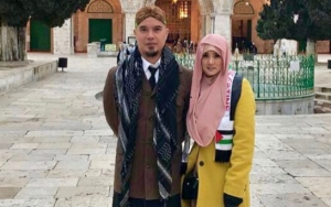Isu Dhani Belum Move On dan Stalking IG Maia, Mulan Tampak Galau Sendiri di Pantai Thailand
