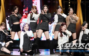Perform 'Yes Or Yes' di Blue Dragon Film Awards 2018, Sinkronisasi Tarian Twice Dipuji