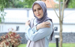 Dicibir Berhijab Tapi Pakai Kuteks, Adelia Pasha Beri Jawaban Menohok