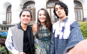 Aliando dan Dewa Nyanyikan OST Film 'Asal Kau Bahagia' di Festival Film Bandung