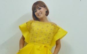 Pamer Foto Mesra Bareng Pria Kembar, Caption Chika Jessica Ala Sinetron 'Azab' Jadi Sorotan Warganet