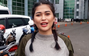 Nikahi Mualaf, Ovi Sovianti Eks Duo Serigala Bimbing Sang Suami Belajar Salat