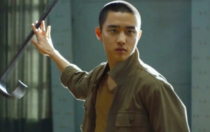Promosi Film 'Swing Kids' di V Live, D.O. EXO Sengaja Bawa Benda Berharga Ini