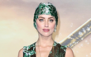 Pakai Topi Renang di Premier Film 'Aquaman', Intip Dandanan 'Nyeleneh' Amber Heard Berikut