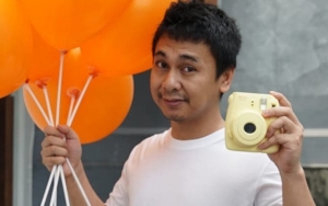 Tak Sabar Calon Buah Hatinya Lahir, Raditya Dika Bagikan Foto 'Simulasi' Bayi Bikin Warganet Syok