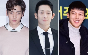 Choi Tae Joon, Jung Hae In, Jang Ki Yong Adu Tampan Kenakan Jas Beludru di Asia Artist Awards 2018