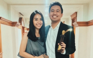 Beri Ancaman Soal Lirik Cewek Lain, Joshua Suherman Berhasil Dibikin 'Ciut' oleh Clairine Clay