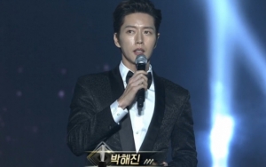 Menang AAA 2018 di Tengah Konflik dengan 'Four Men', Park Hae Jin Banjir Ucapan Selamat 