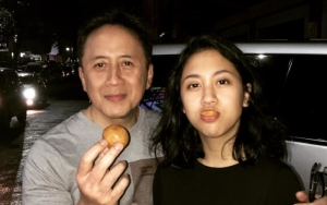Bagi Foto Bareng, Kemiripan Sherina dan Sang Ayah Buat Warganet Takjub