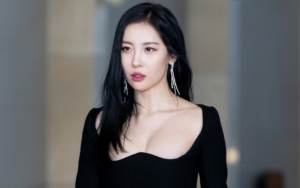 Tampil Seksi Umbar Dada di AAA 2018, Sunmi Dituduh Implan Payudara