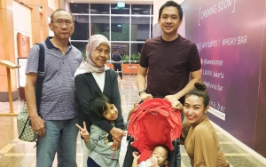 Anak Tunggal, Manajer Ungkap Ayu Dewi Syok Saat Tahu Sang Bunda Meninggal Dunia