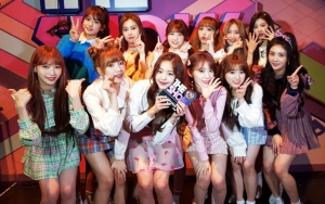 Bahayakan IZ*ONE di Bandara, Fans Dapat Perlakuan Seperti Ini dari Petugas Keamanan