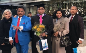 Baru Wisuda dari Fakultas Hukum London, Hotman Paris Hutapea Hadiahi Putranya 65 Unit Apartemen
