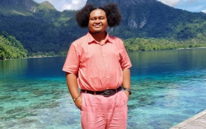 Biasa Keriting, Babe Cabita Pamer Rambut Lurus Tuai Komentar Kocak Netter
