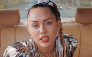 Miley Cyrus Sindir Media dan Pemerintah Lewat MV 'Nothing Breaks Like A Heart'