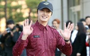 Akhirnya Rampung Wamil, Gantengnya Jung Il Woo Sumringah Sapa Penggemar 