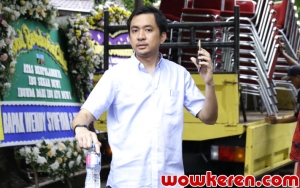 Ibu Mertua Meninggal Dunia, Regi Suami Ayu Dewi Merasa Diemong Sejak Masa Pacaran