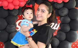 Unggah Foto Tidur Bareng Anak, Wajah Cantik Natural Nabila Syakieb Pukau Netter