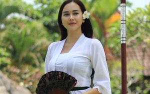Aura Kasih Mesra Bareng Bule, Netter Sebut Mirip Hamish Daud Hingga Marcel Chandrawinata