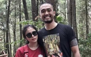 Pose Seksi di Kolam Renang, Istri Uus: Dibully Enggak Ya Aku?