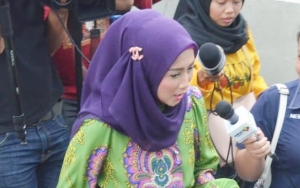 Ogah Komentari Pernikahan Irwan-Maia, Desy Ratnasari Ungkap Sosok Sang Kekasih