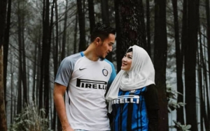 Foto Mesra Bareng Suami Tuai Sindiran Netter, Okie Agustina Beri Jawaban Menohok