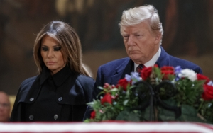 Jenazah George H.W. Bush Dikirim ke Washington Jelang Pemakaman, Donald Trump Beri Penghormatan