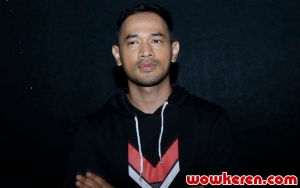 Lakukan Adegan Berbahaya, Oka Antara Terjun Payung di 'Foxtrot Six'