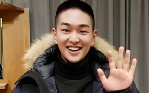 Bersiap Wajib Militer, Onew SHINee Posting Foto dan Video Saat Gunduli Rambut