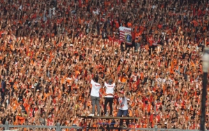 Tak Terima Diingatkan, Suporter Persija Aniaya Petugas Parkir dan Rusak Minimarket